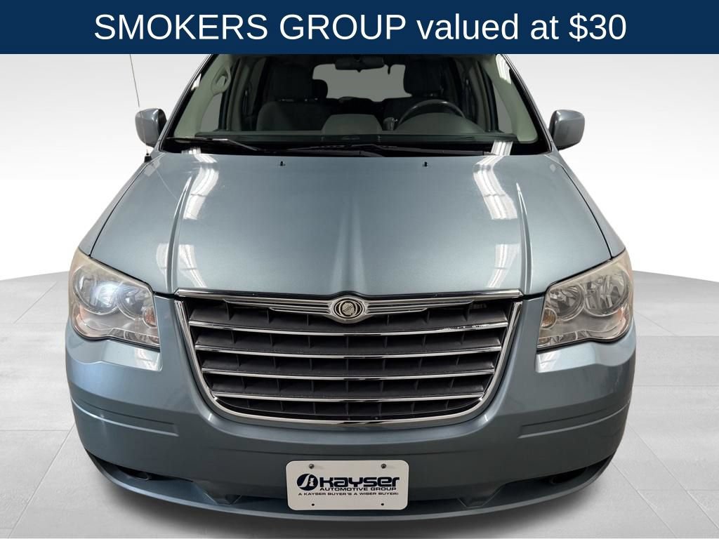 Used 2010 Chrysler Town & Country Touring FWD image 3
