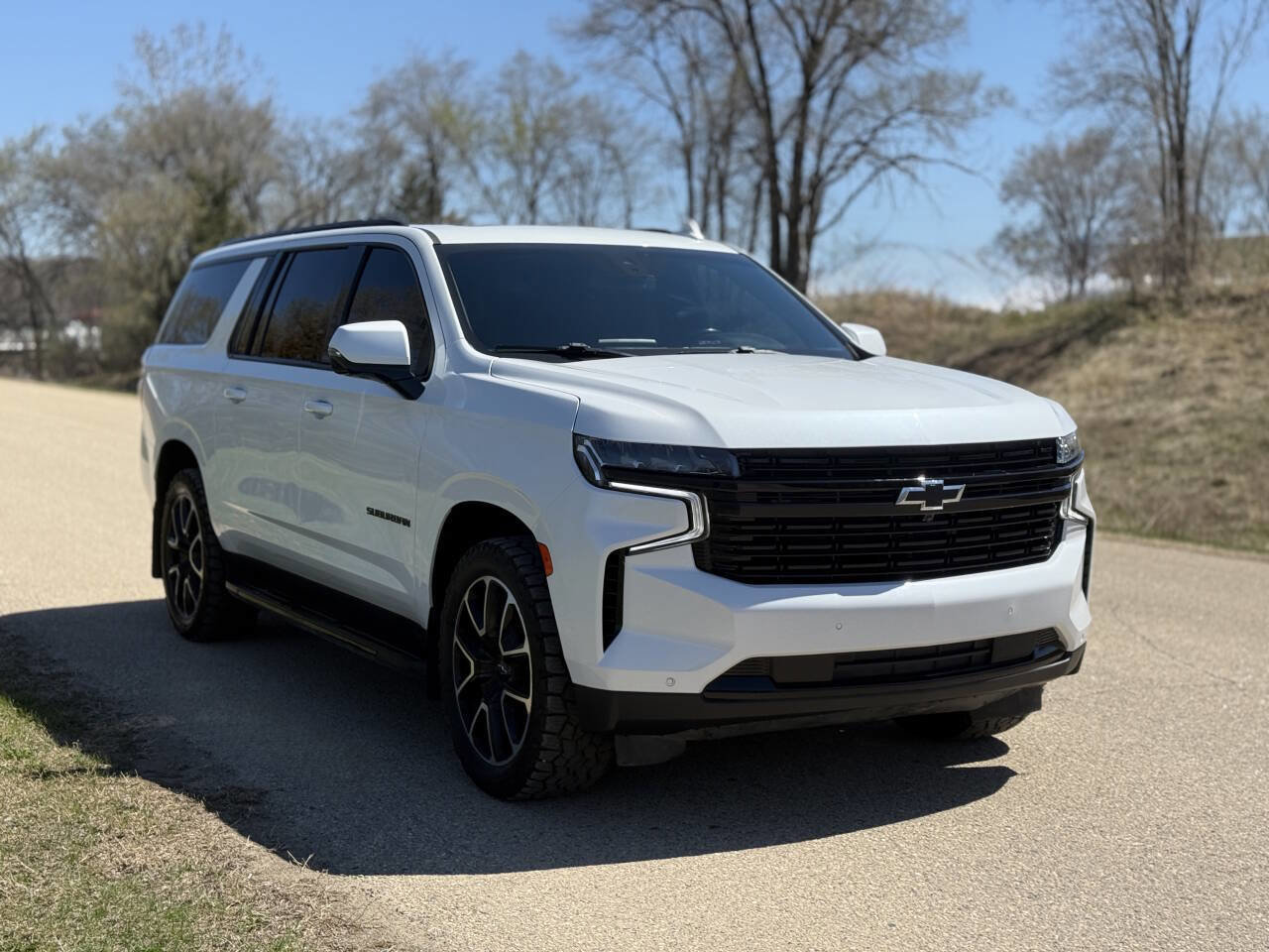 Used 2022 Chevrolet Suburban RST w/ Sport Performance Package AWD/4WD image 4