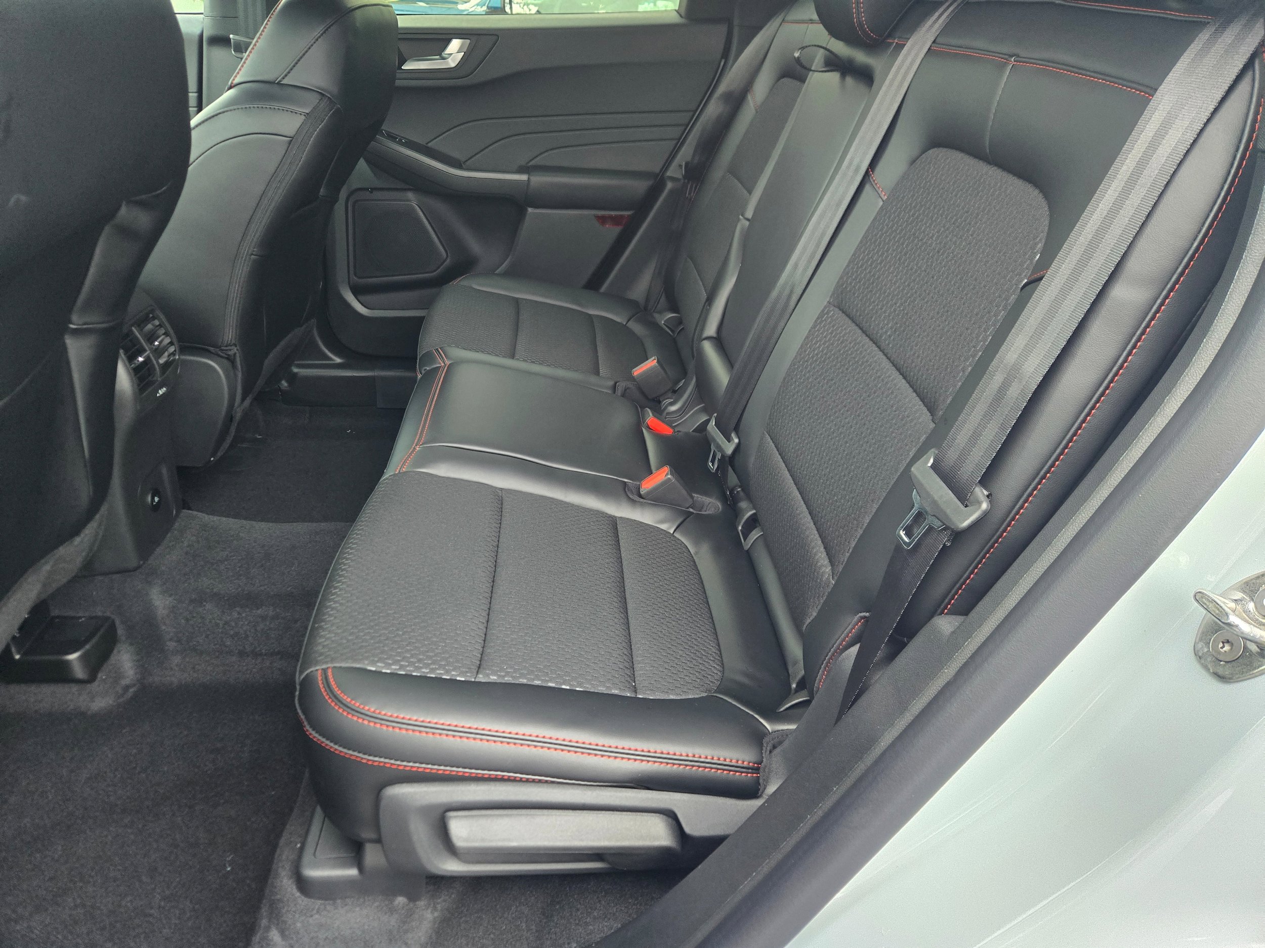 New 2026 Ford Escape ST-Line w/ Tech Pack #1 AWD/4WD image 9