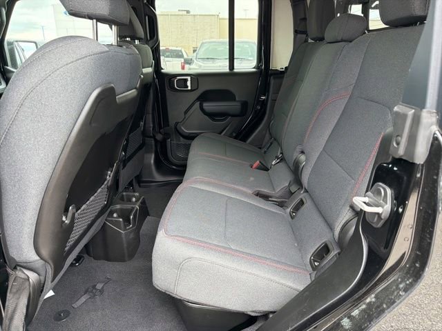 Used 2024 Jeep Gladiator Rubicon w/ Technology Group AWD/4WD image 15
