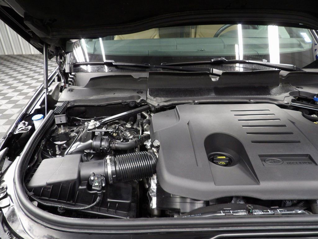 Used 2024 Land Rover Discovery Dynamic SE image 21