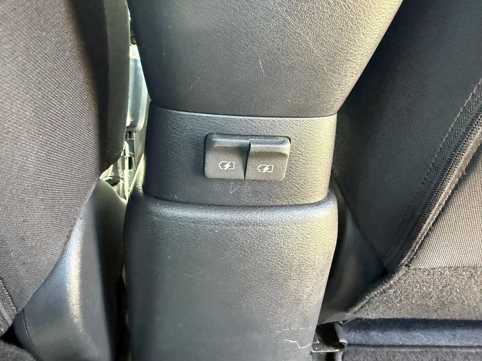 Used 2020 Nissan Versa S image 33