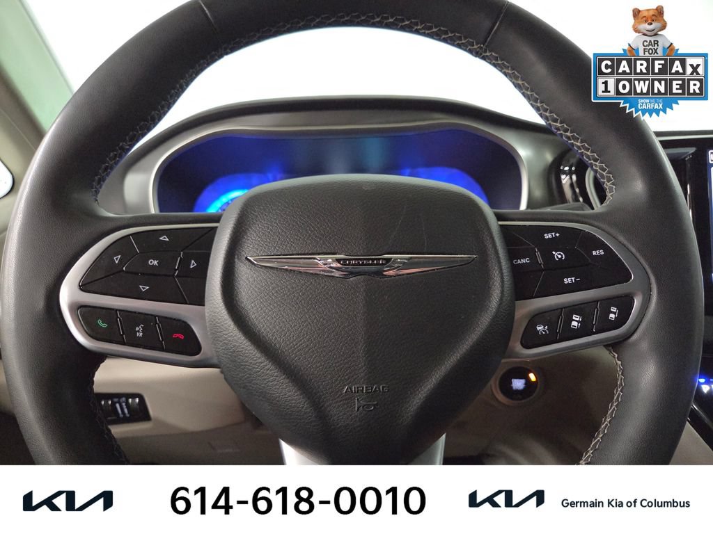 Used 2023 Chrysler Pacifica Touring-L FWD image 21