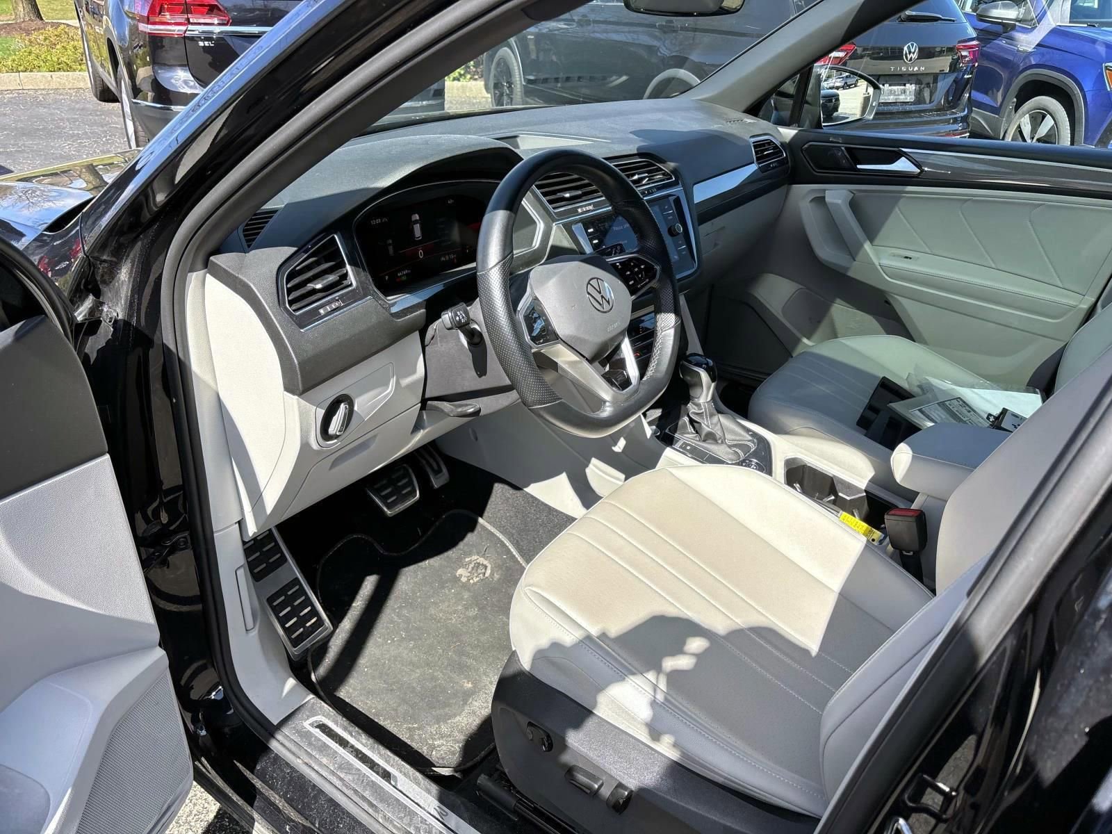 Used 2023 Volkswagen Tiguan SE R-Line image 24