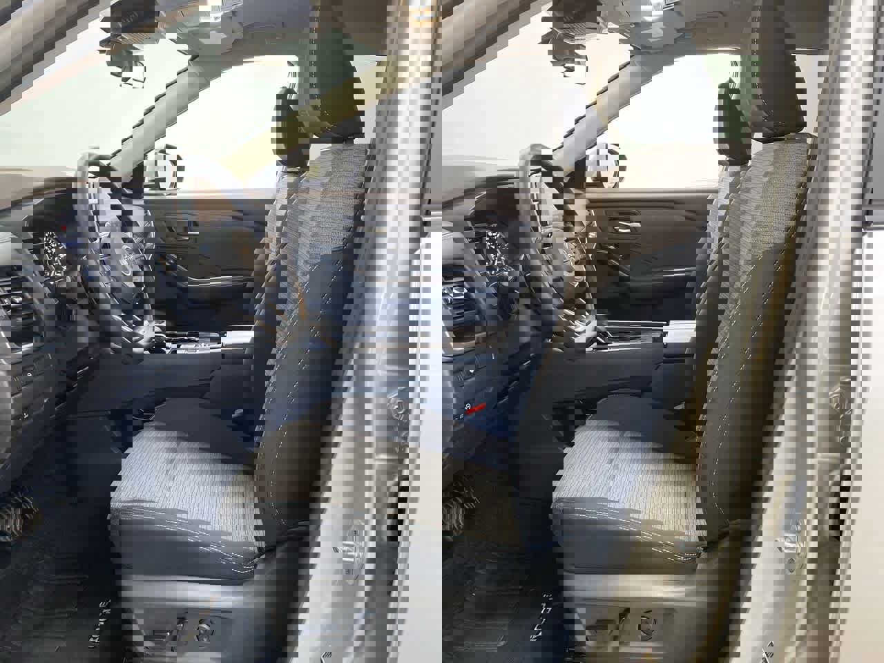 Used 2023 Nissan Rogue SV image 14