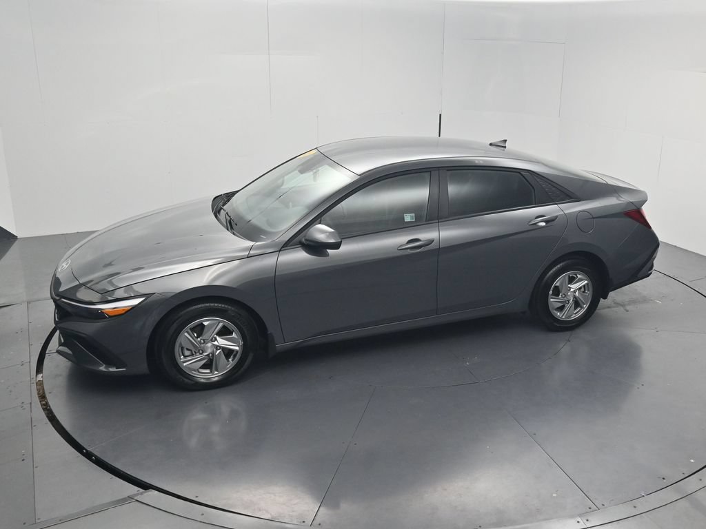 Used 2025 Hyundai Elantra SE FWD image 45