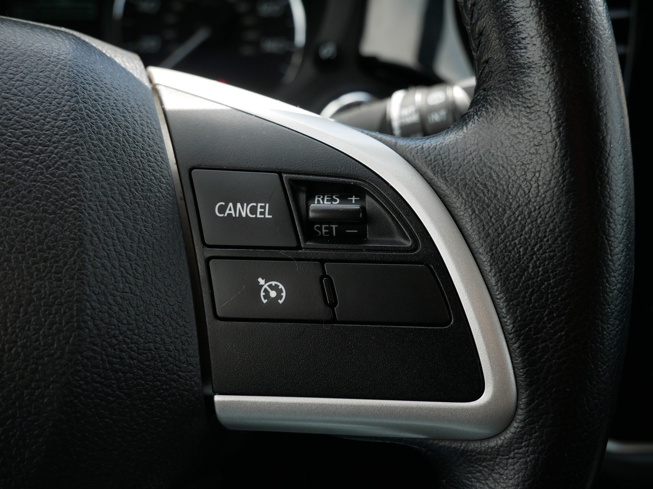 Used 2015 Mitsubishi Outlander SE FWD image 29
