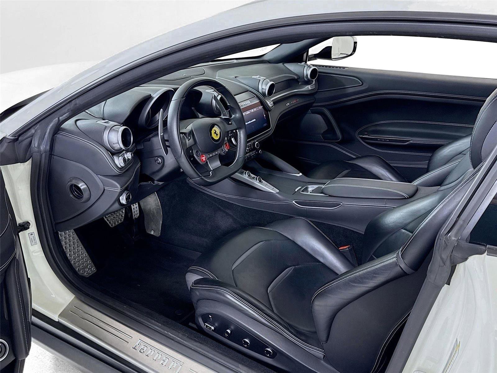 Used 2019 Ferrari GTC4Lusso T image 10