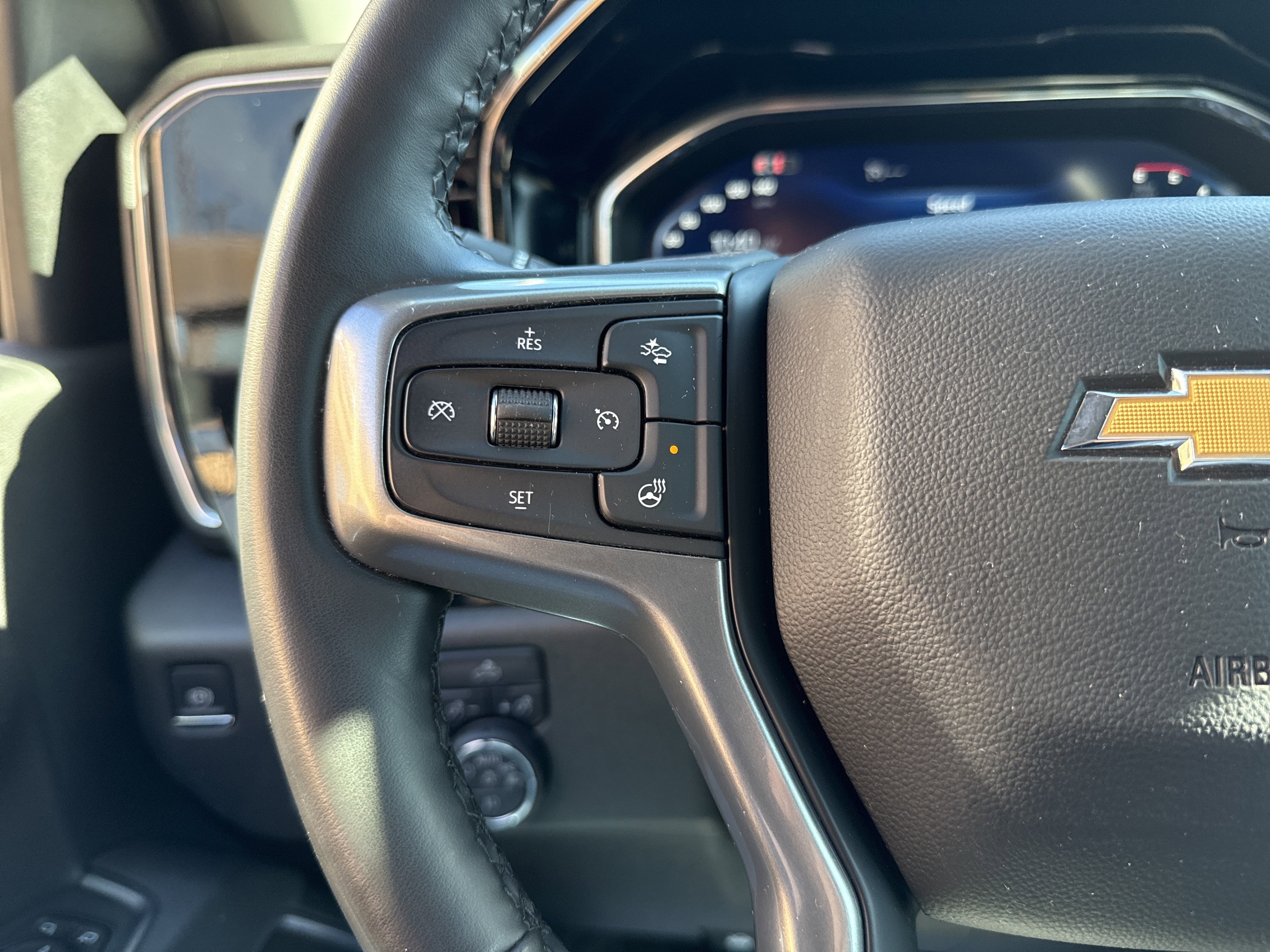 Used 2025 Chevrolet Silverado 2500 LT w/ Convenience Package AWD/4WD image 18