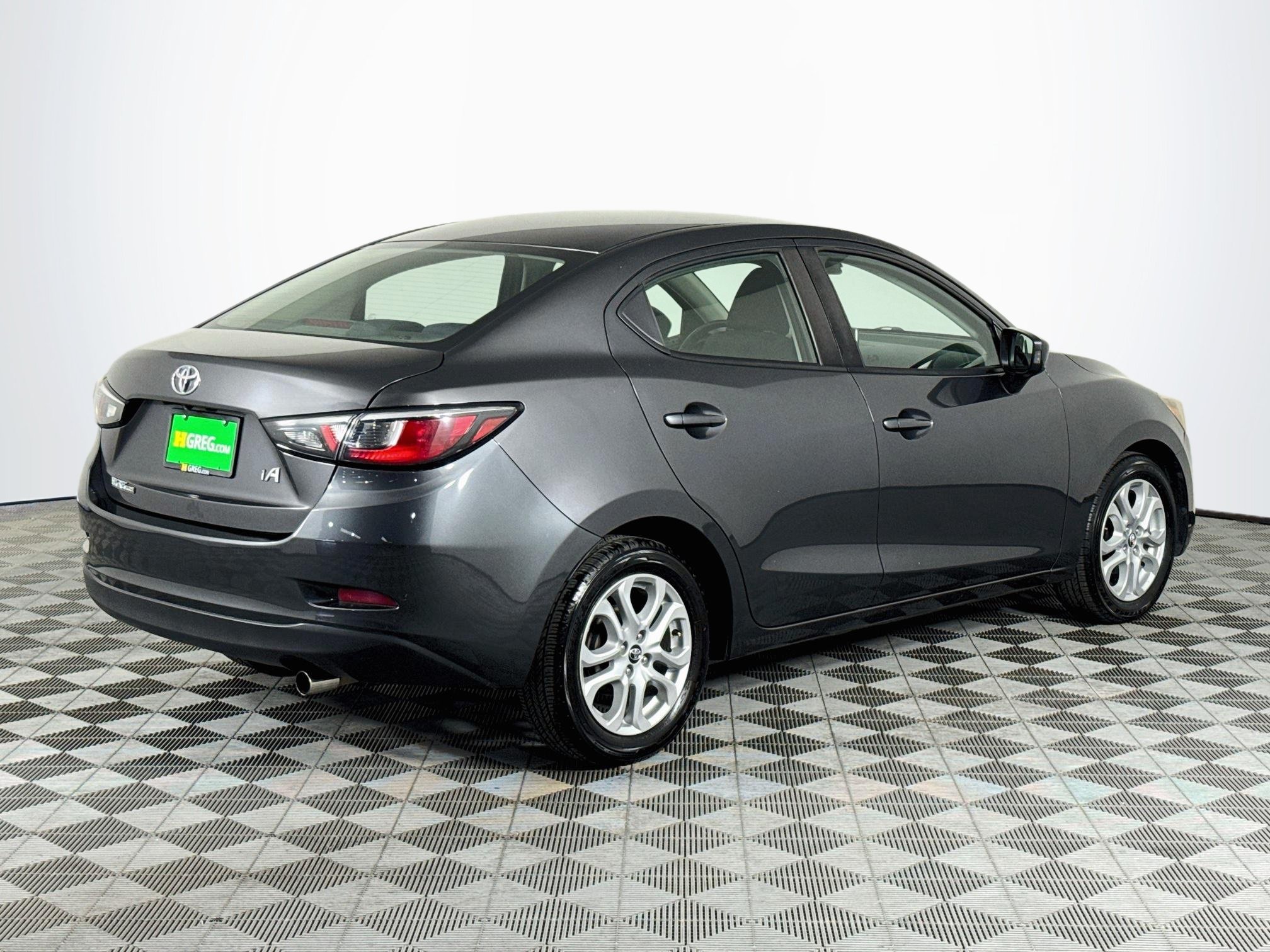 Used 2017 Toyota Yaris iA FWD image 8