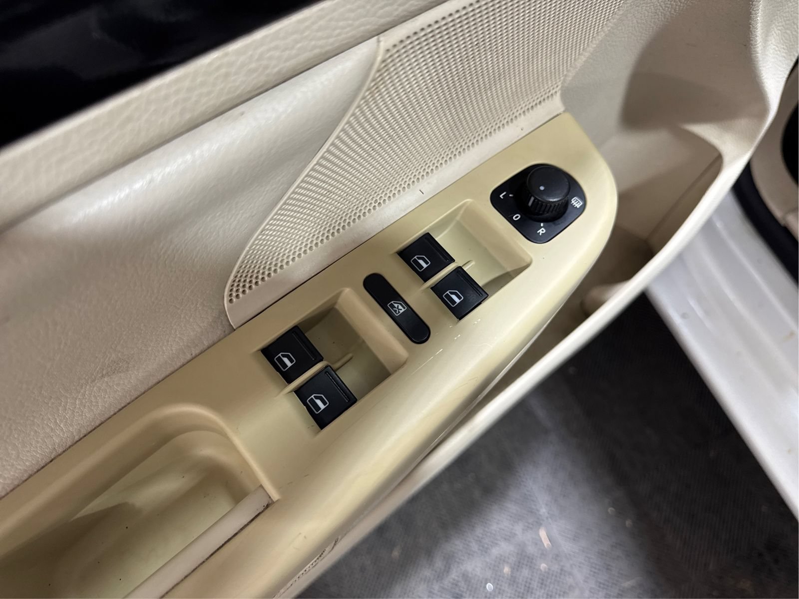 Used 2013 Volkswagen Jetta TDI FWD image 30