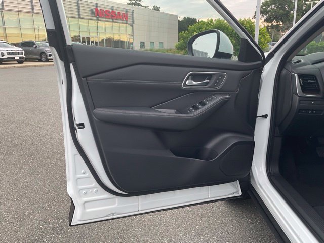 New 2026 Nissan Rogue Platinum AWD/4WD image 11