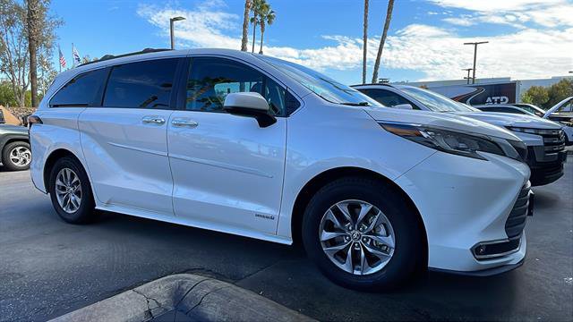 Used 2021 Toyota Sienna XLE