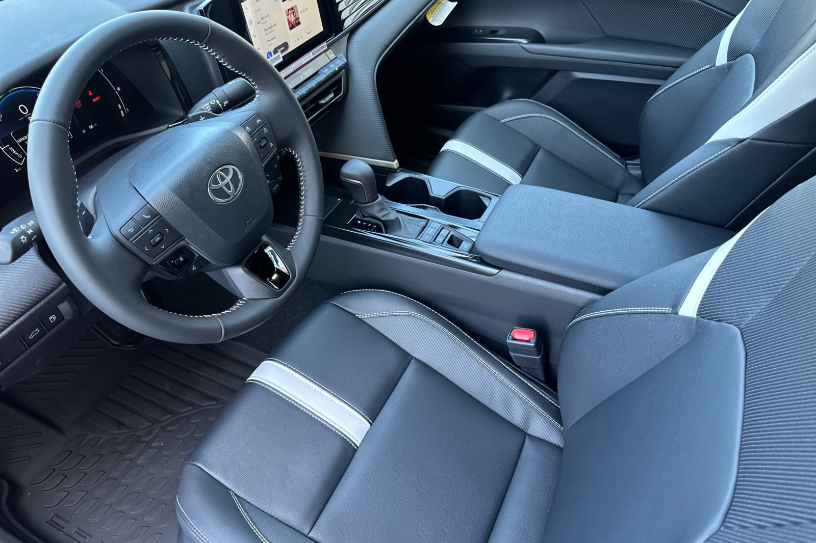 New 2026 Toyota Camry SE w/ Multimedia Upgrade Package FWD image 10