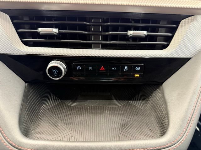Used 2025 Ford Explorer Active AWD/4WD image 38