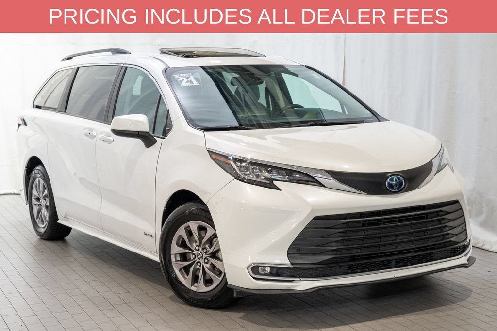 Used 2021 Toyota Sienna XLE FWD image 1