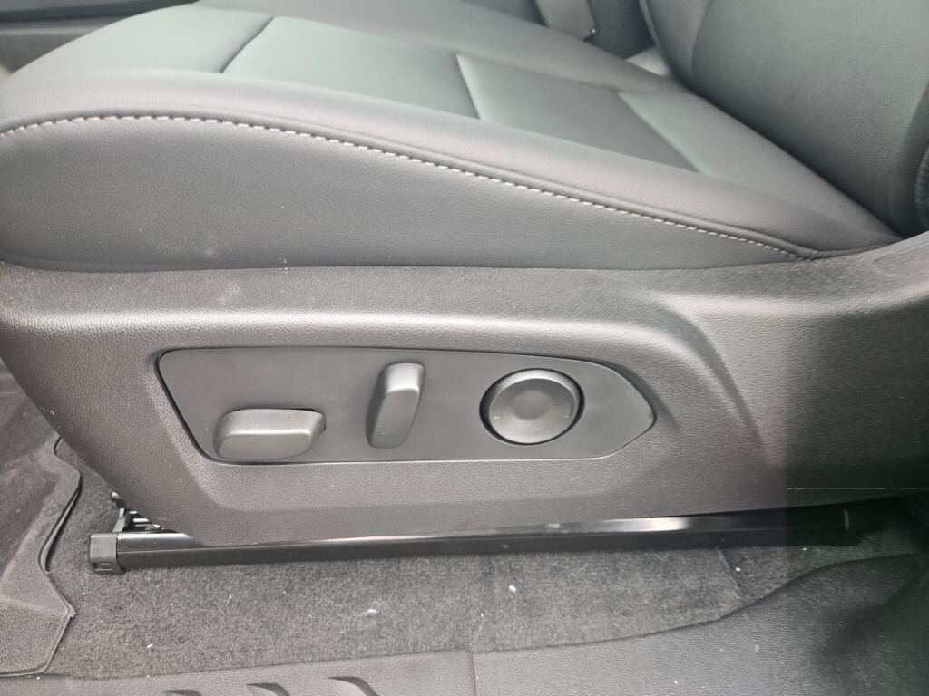 New 2026 Chevrolet Colorado LT w/ LT Convenience Package AWD/4WD image 17