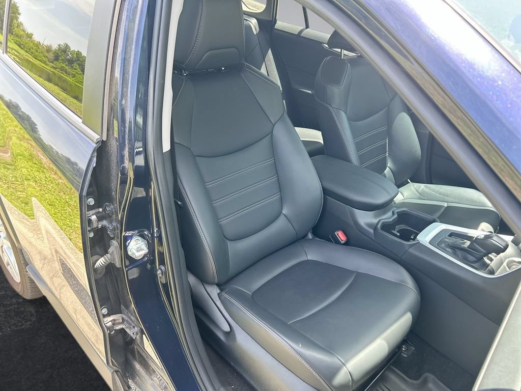 Used 2025 Toyota RAV4 XLE Premium FWD image 25