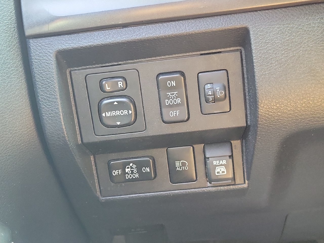 Used 2019 Toyota Tundra SR5 w/ TRD Off Road Package AWD/4WD image 30