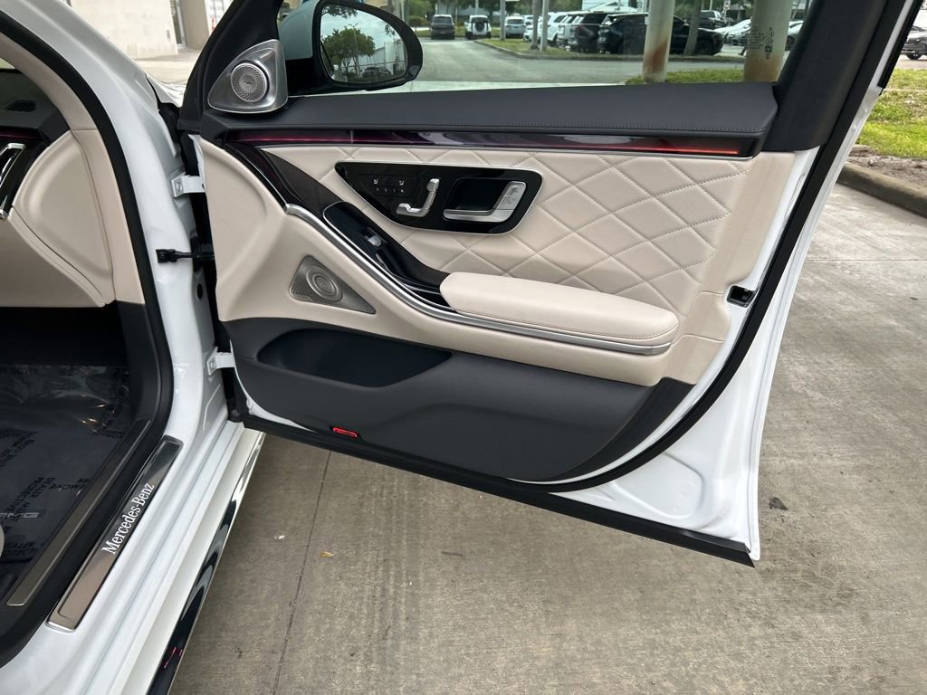 Used 2024 Mercedes-Benz S 580e 4MATIC Sedan w/ AMG Line image 27