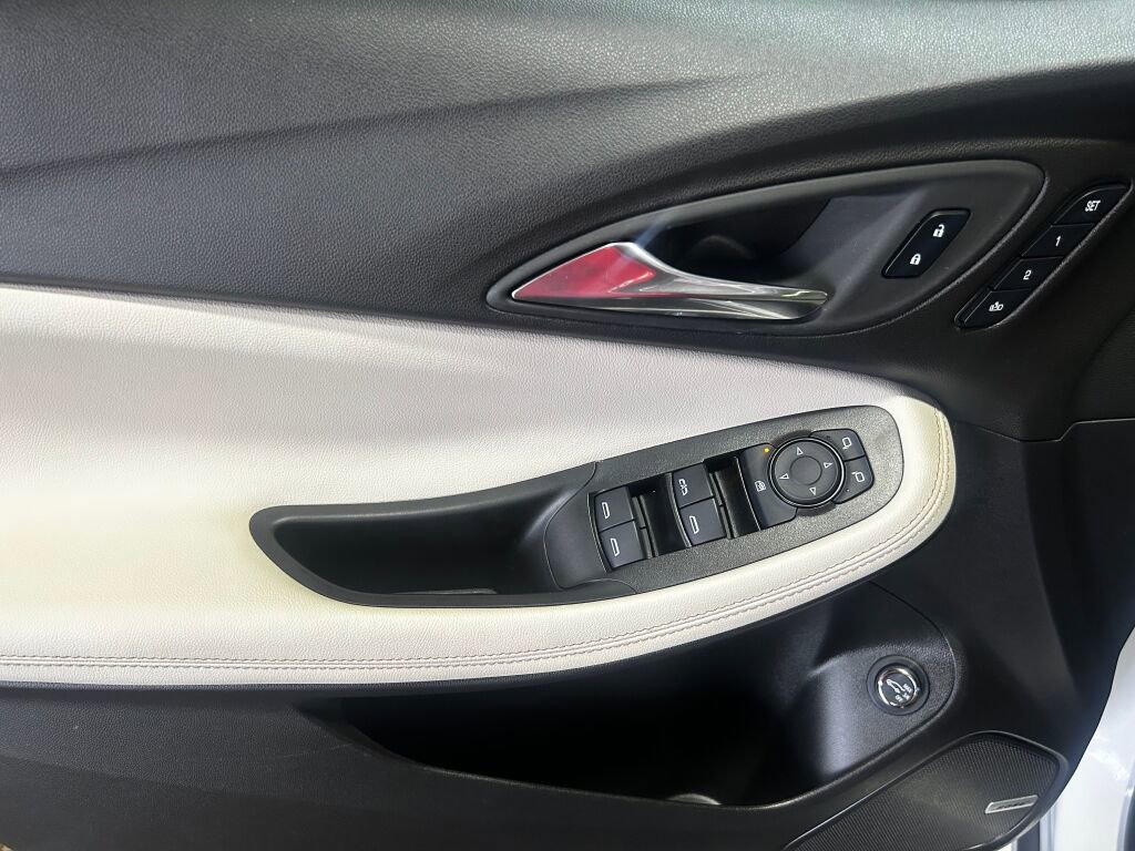 Used 2025 Buick Encore GX Avenir w/ Avenir Convenience Package image 7