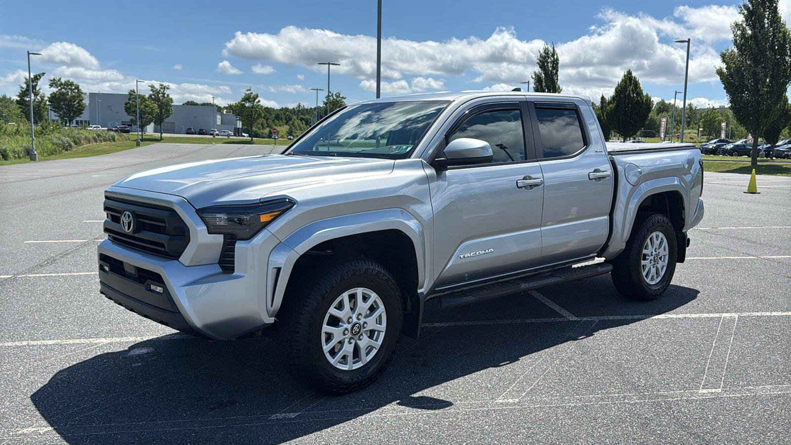 Used 2025 Toyota Tacoma SR5 AWD/4WD image 12