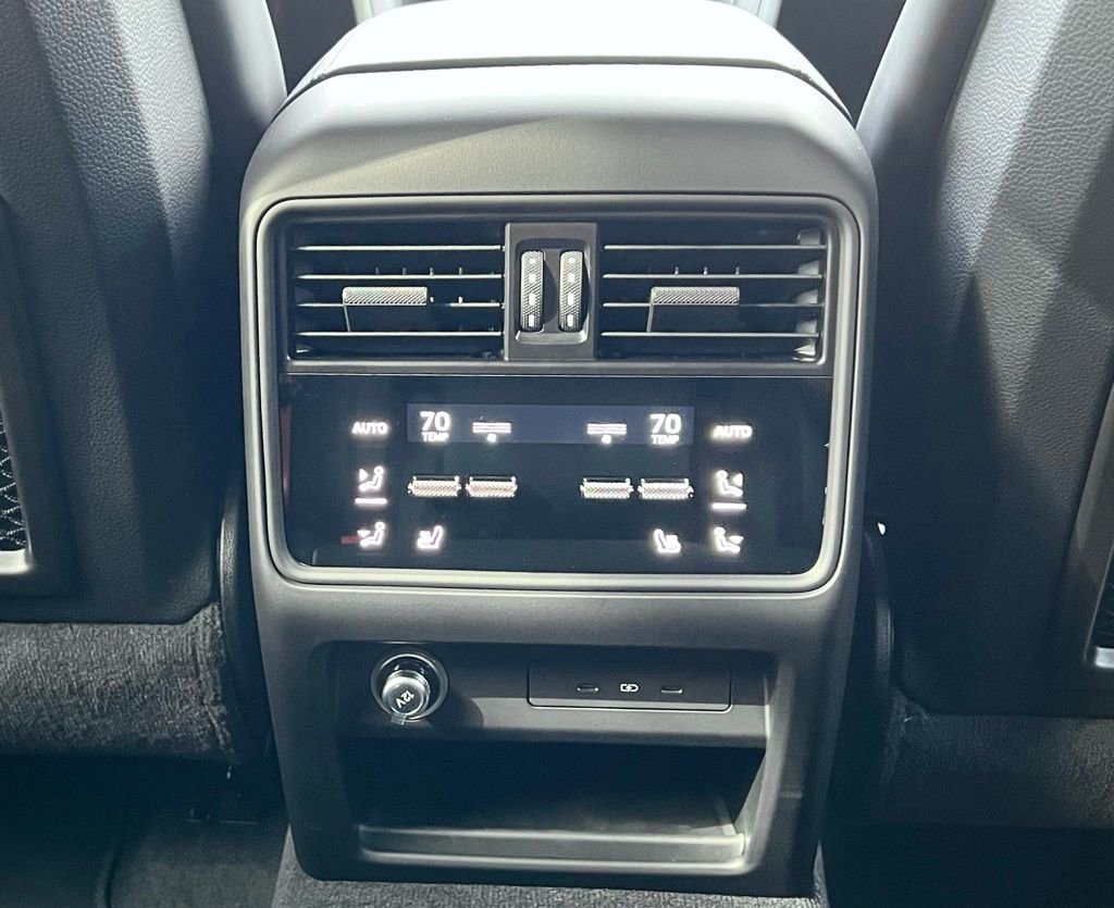 Used 2025 Porsche Cayenne image 18