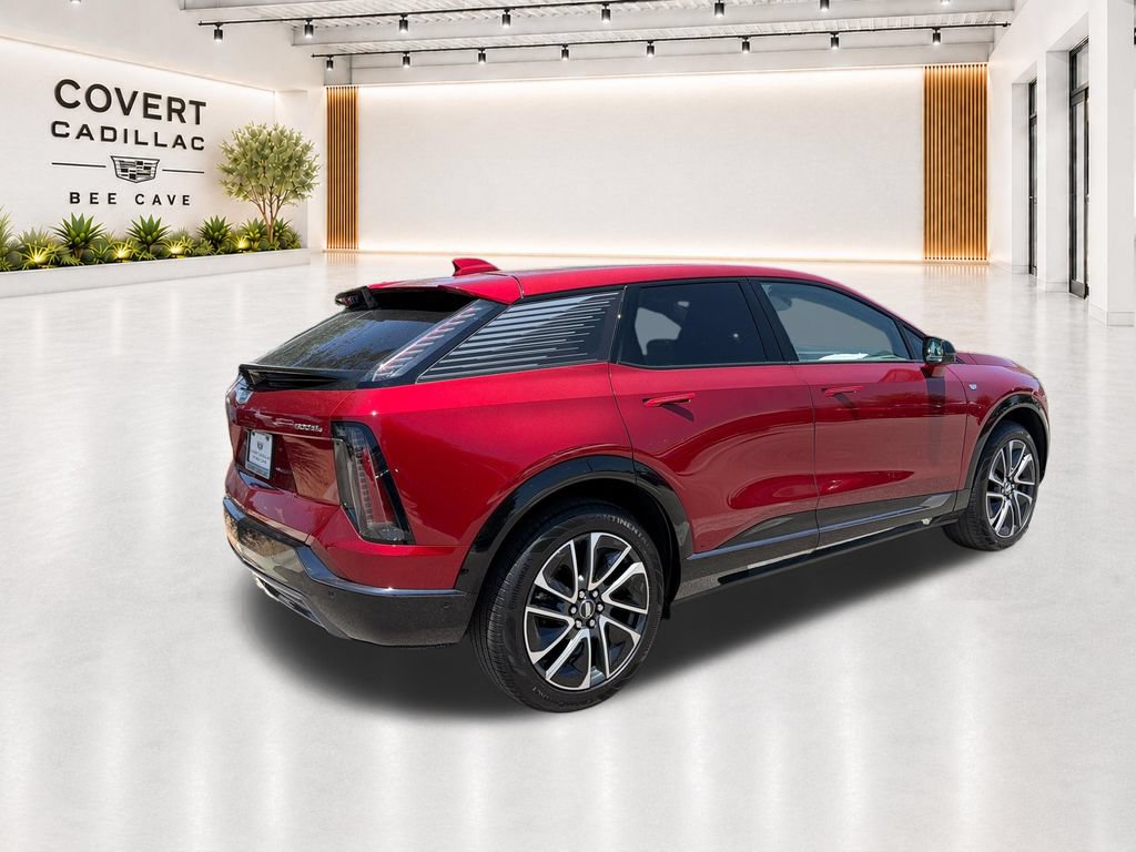 Certified 2025 Cadillac Optiq Sport 2 w/ LPO, Floor Liner Package AWD/4WD image 10