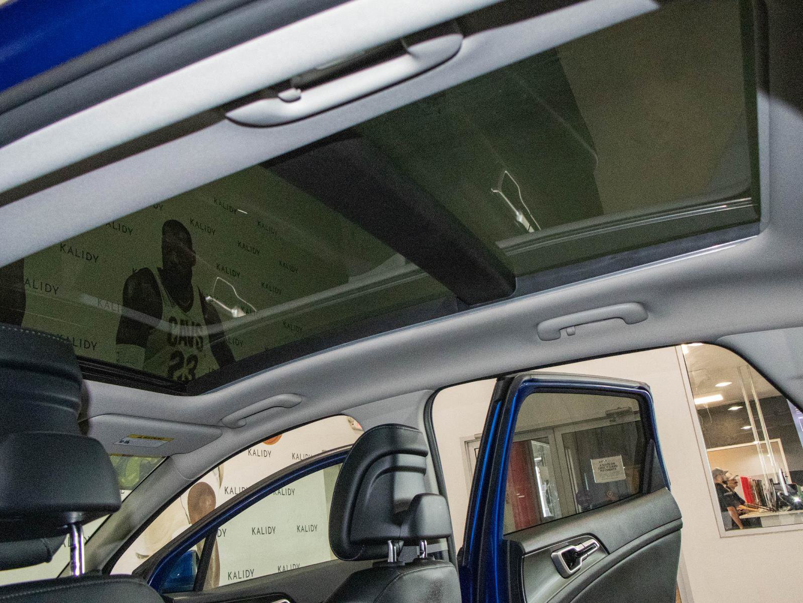 Used 2025 Kia Sportage EX w/ Premium Package FWD image 14