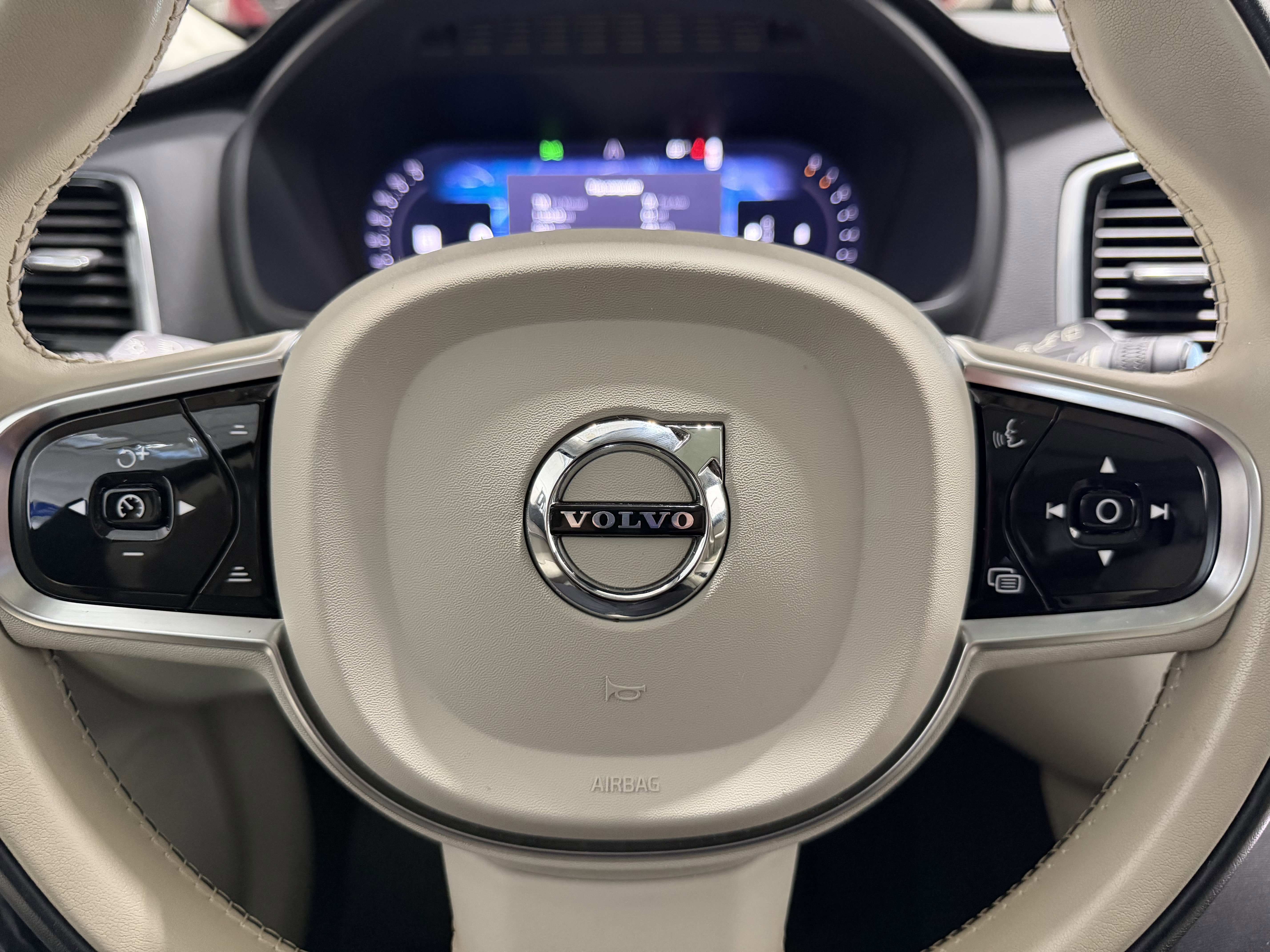 Used 2023 Volvo XC90 B6 Ultimate w/ Lounge Package AWD/4WD image 16
