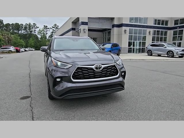 Used 2023 Toyota Highlander XLE FWD image 35