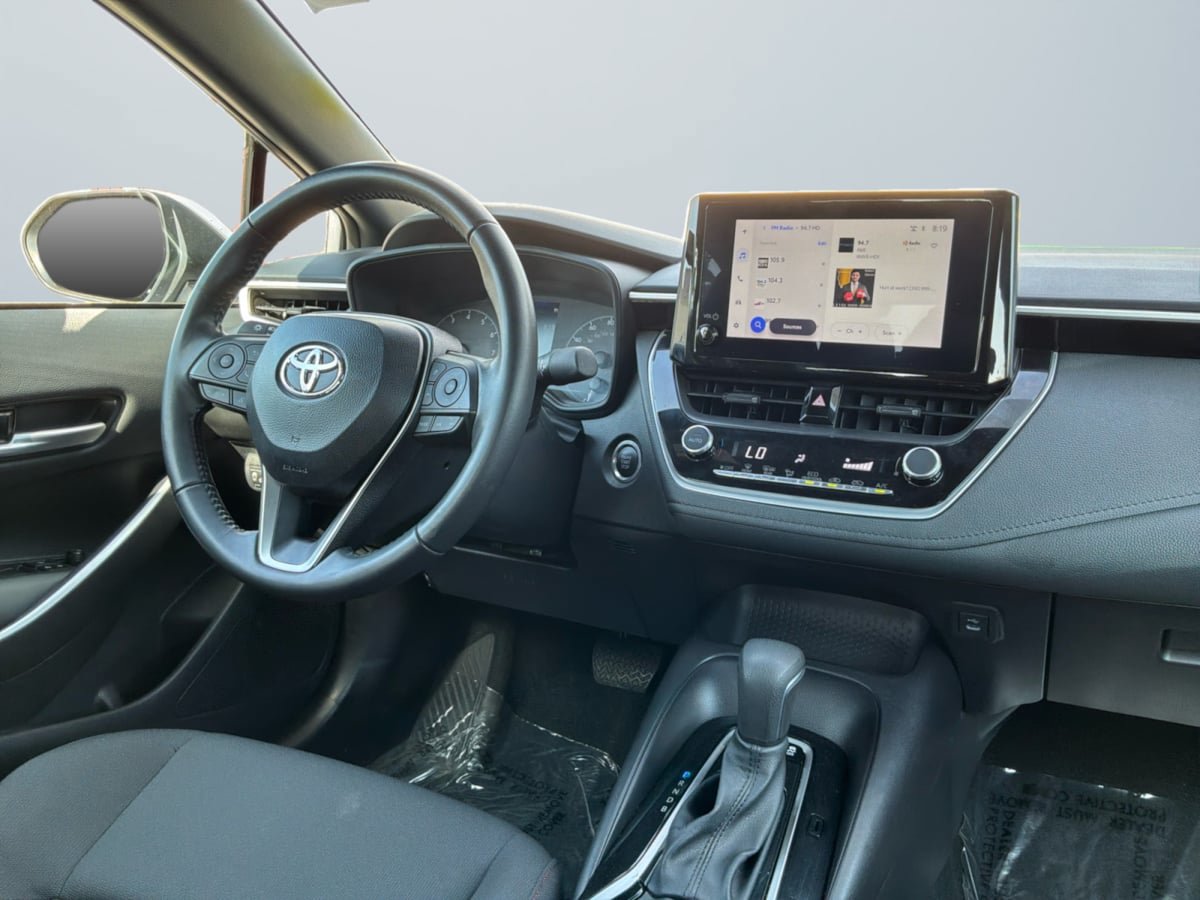 Used 2025 Toyota Corolla SE FWD image 14