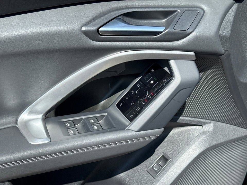 Certified 2025 Audi Q5 Premium w/ Convenience Package image 17