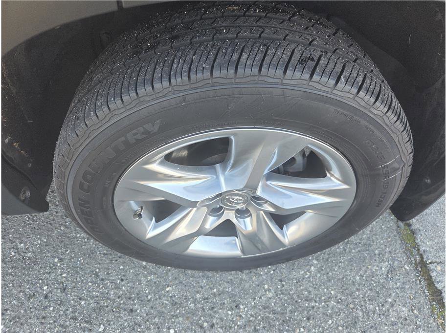 Used 2015 Toyota Highlander Limited w/ Driver Technology Package AWD/4WD image 12