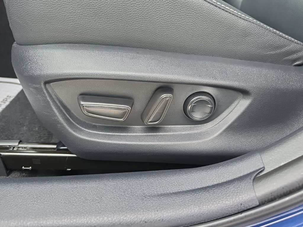 Used 2025 Toyota Camry SE FWD image 12