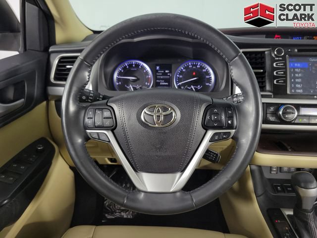 Used 2017 Toyota Highlander XLE AWD/4WD image 23