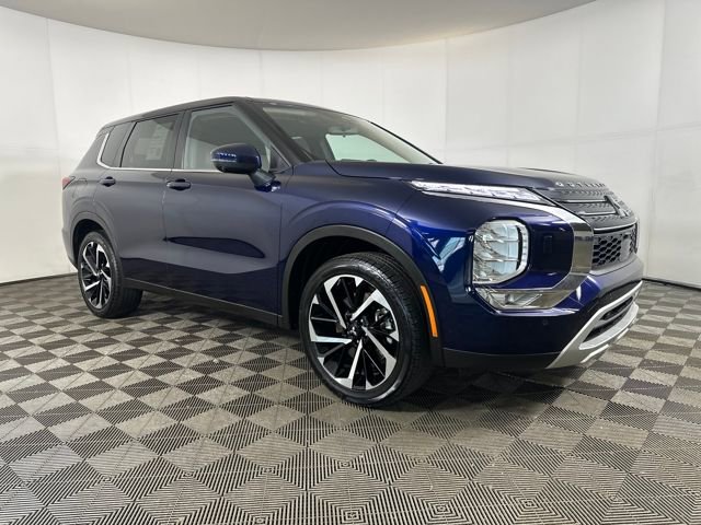 Used 2024 Mitsubishi Outlander SE Black Edition image 2