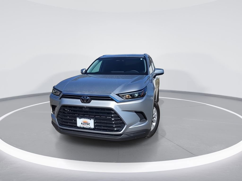 Used 2024 Toyota Grand Highlander XLE image 3