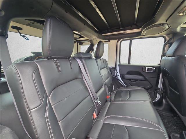 Used 2023 Jeep Wrangler Unlimited Sahara w/ Cold Weather Group AWD/4WD image 17