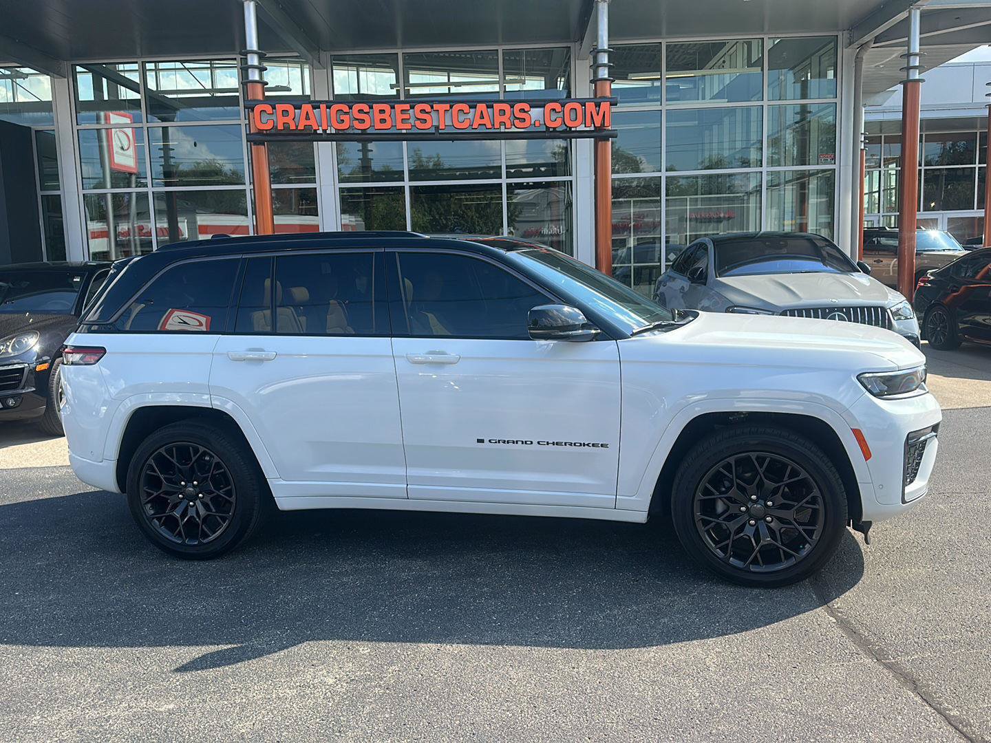 Used 2026 Jeep Grand Cherokee Summit w/ Obsidian Package AWD/4WD image 2