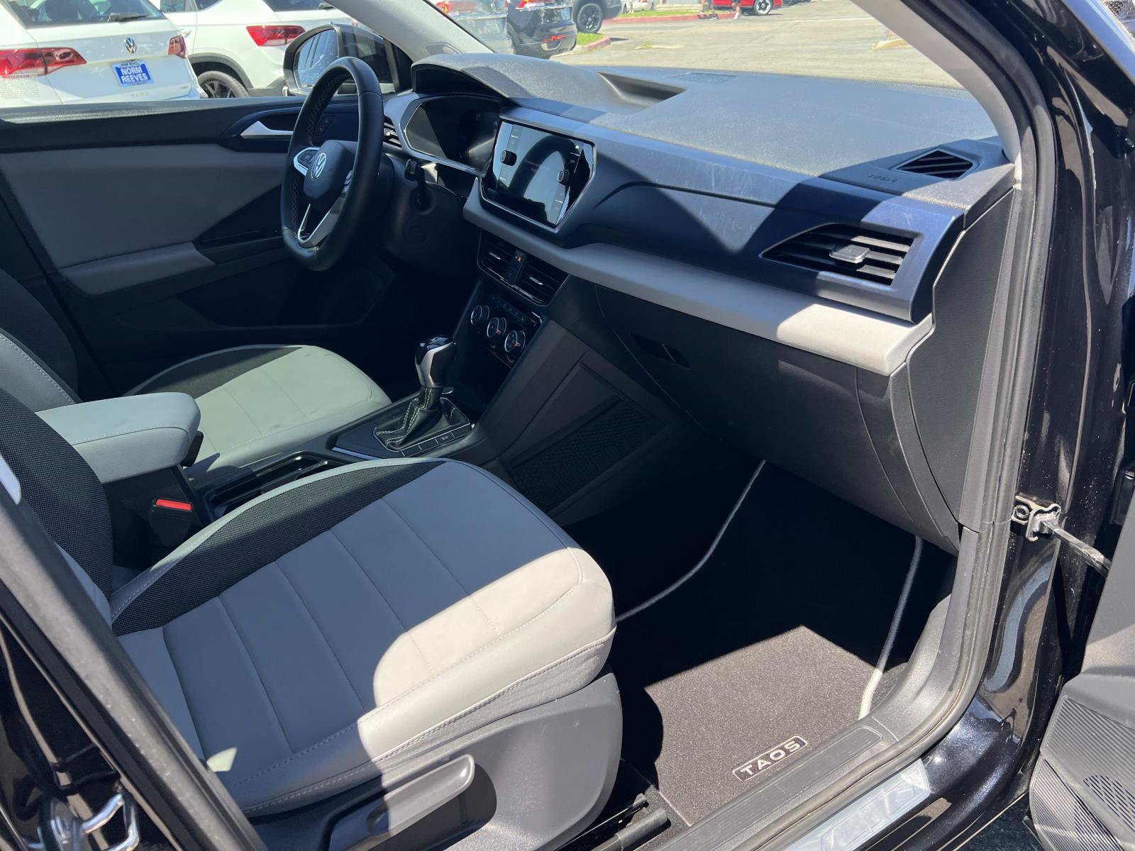 Certified 2023 Volkswagen Taos SE w/ Panoramic Sunroof Package FWD image 30