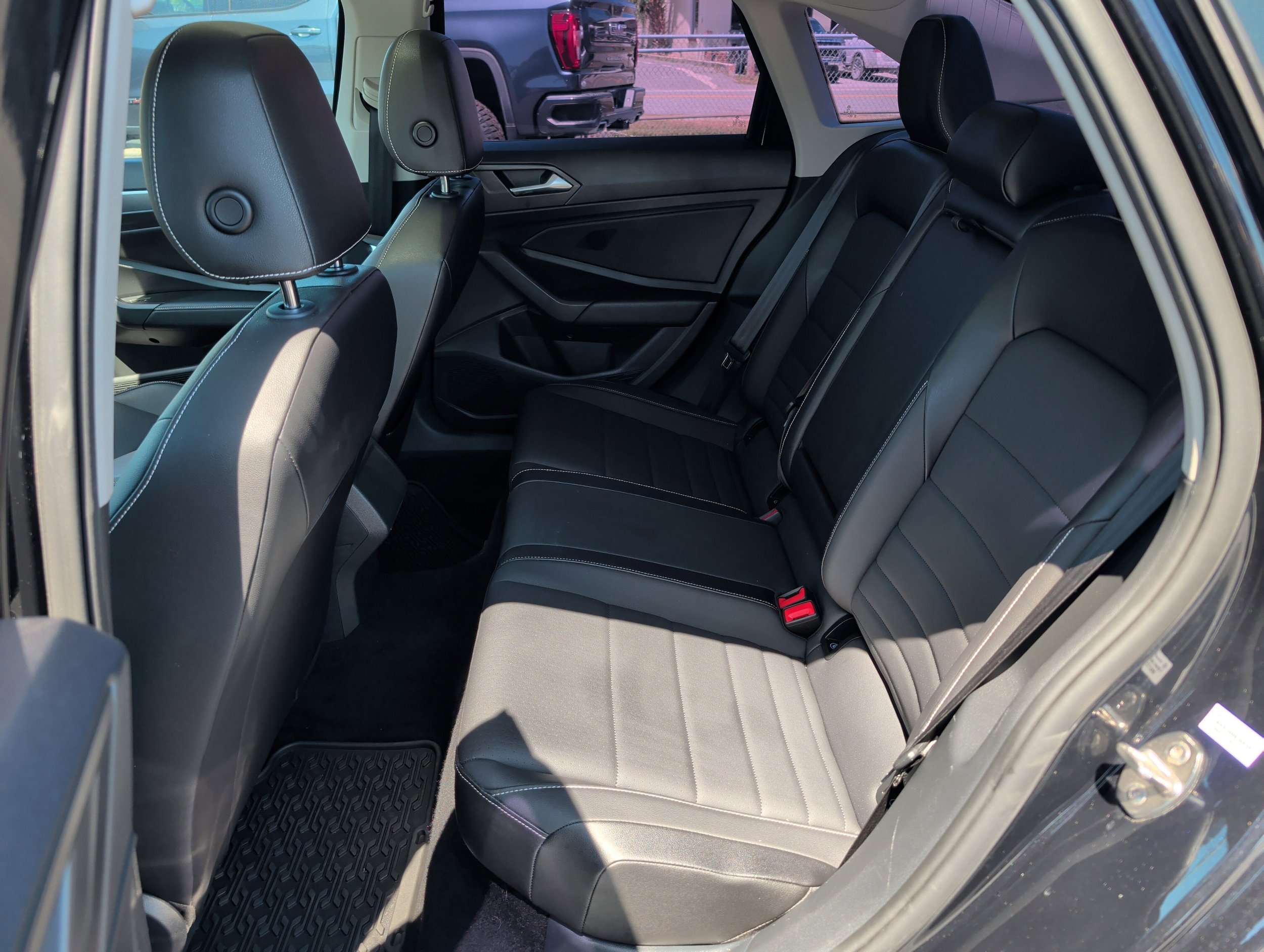 Used 2022 Volkswagen Jetta SE FWD image 14
