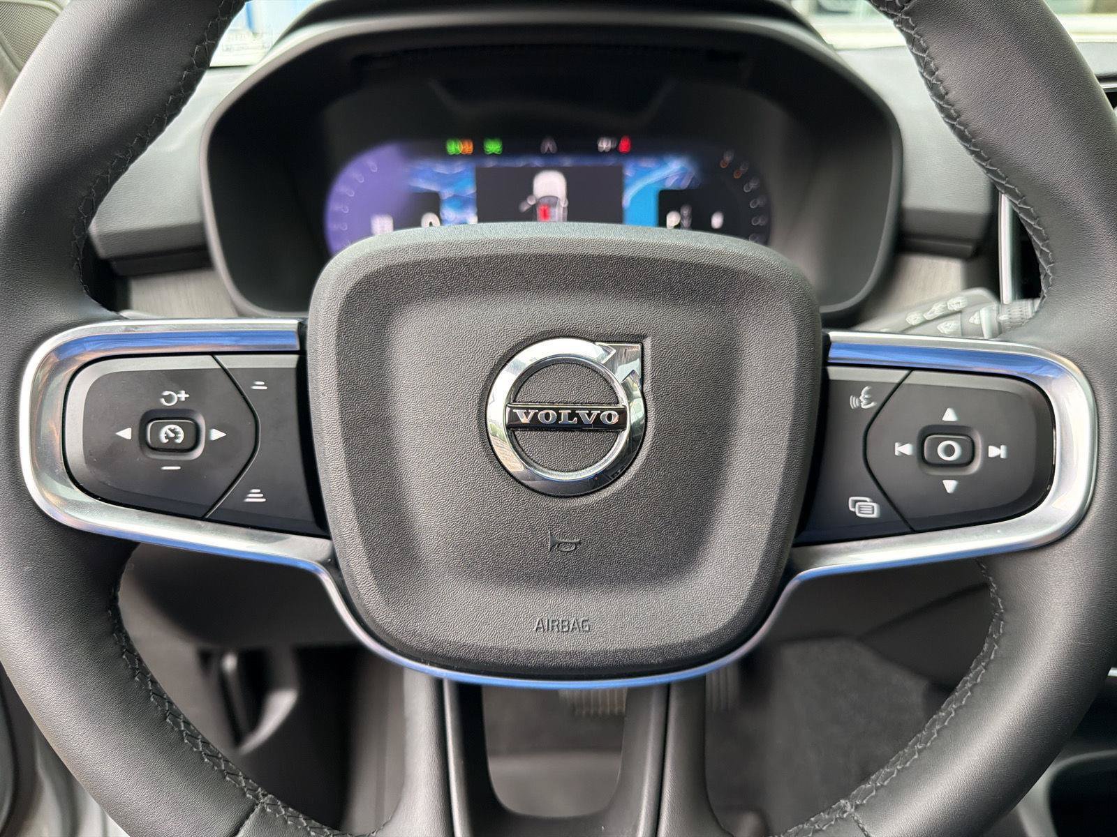 Used 2024 Volvo XC40 B5 Ultimate w/ Protection Package Premier AWD/4WD image 22