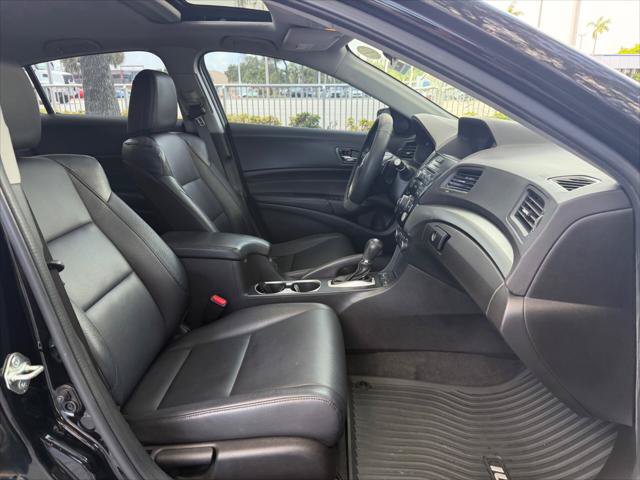 Used 2017 Acura ILX w/ AcuraWatch Plus Package FWD image 12