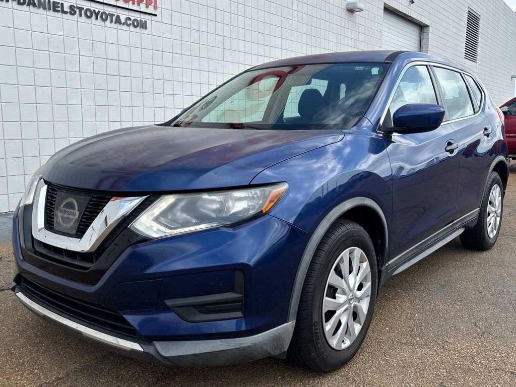 Used 2017 Nissan Rogue S image 1
