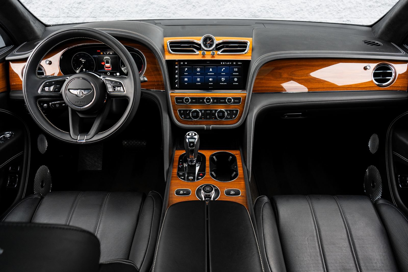 Certified 2023 Bentley Bentayga AWD/4WD image 4