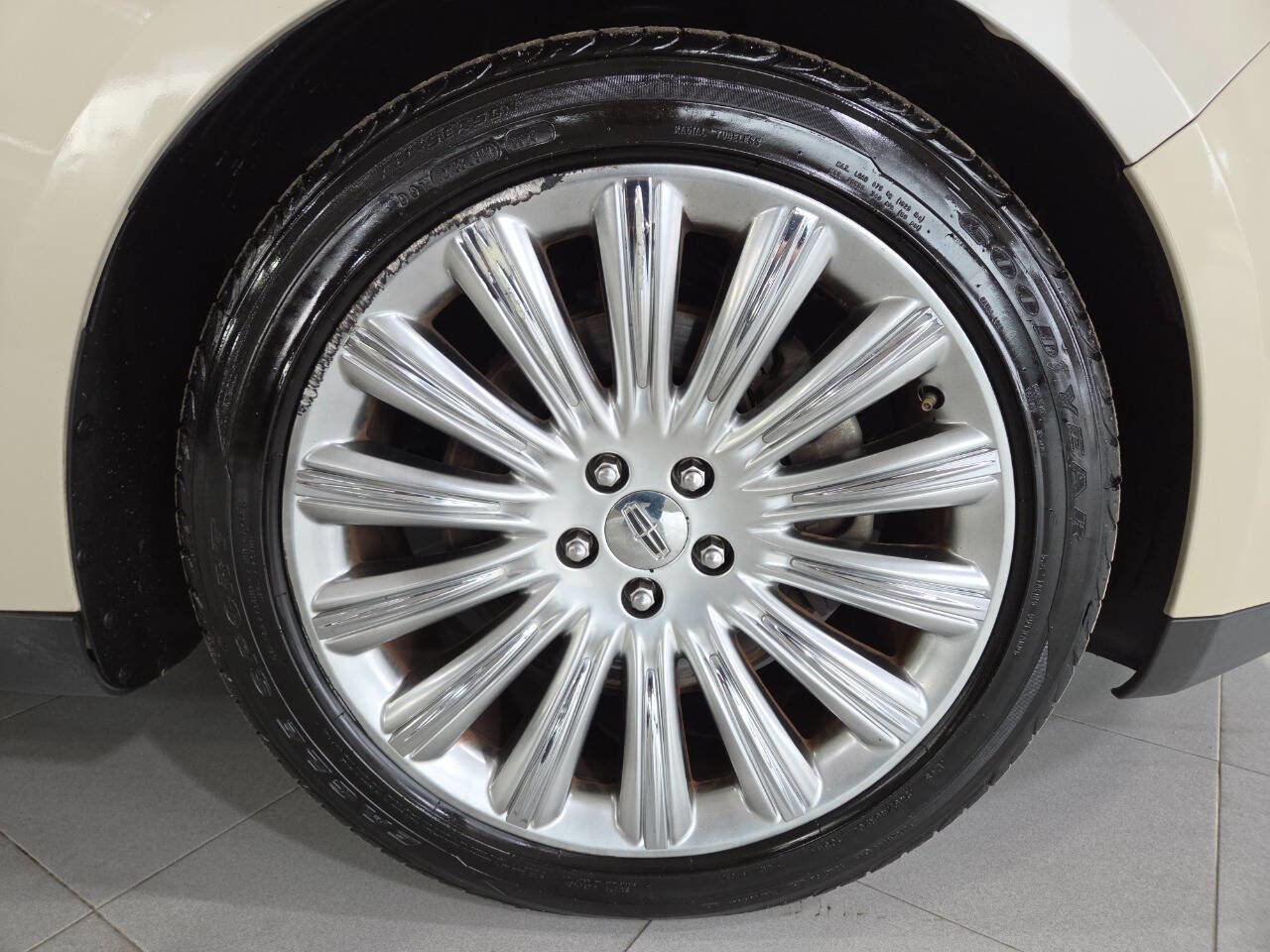 Used 2015 Lincoln MKS AWD w/ Equipment Group 101A image 9