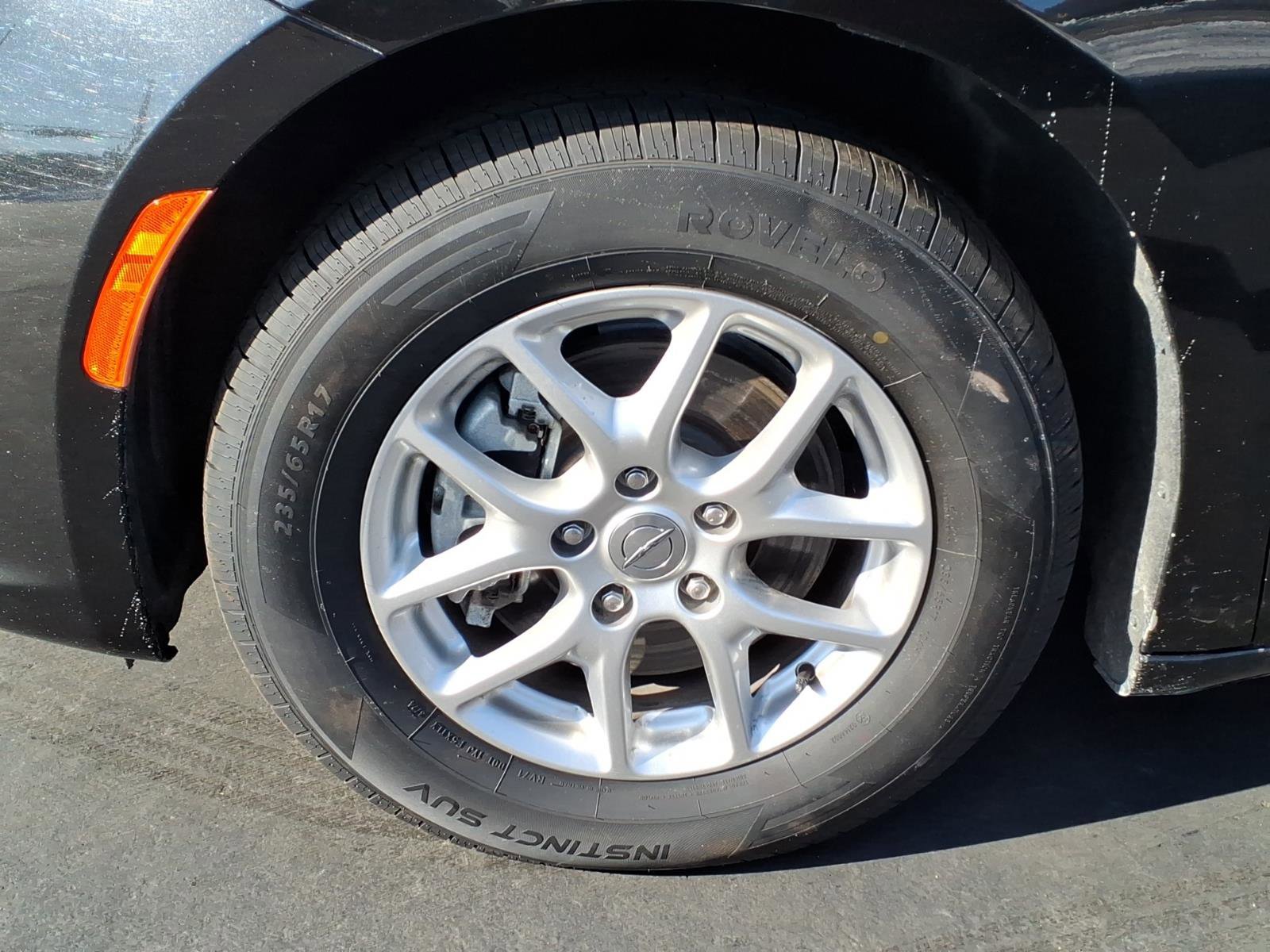 Used 2023 Chrysler Pacifica Touring-L image 6