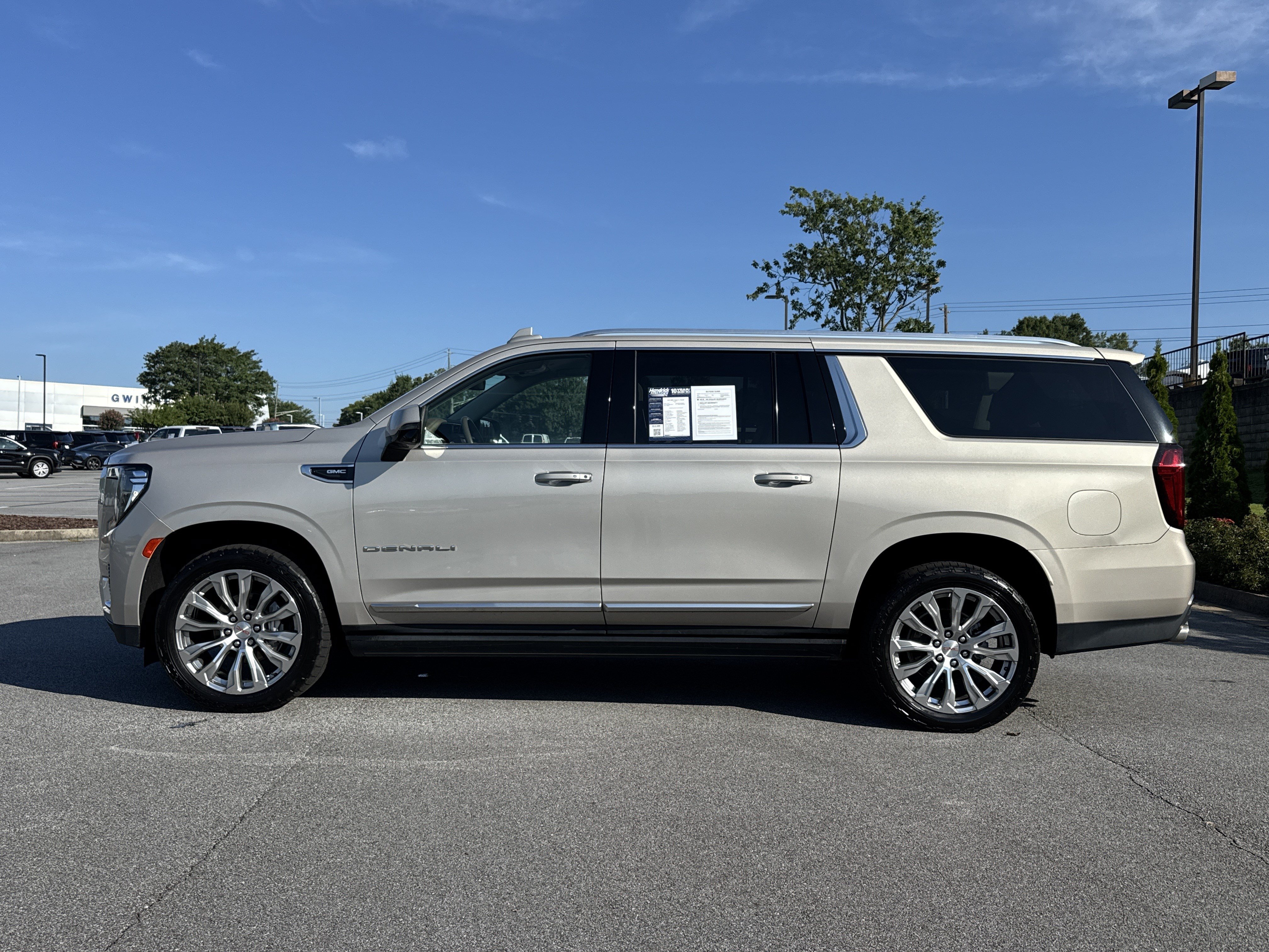 Used 2022 GMC Yukon XL Denali AWD/4WD image 7