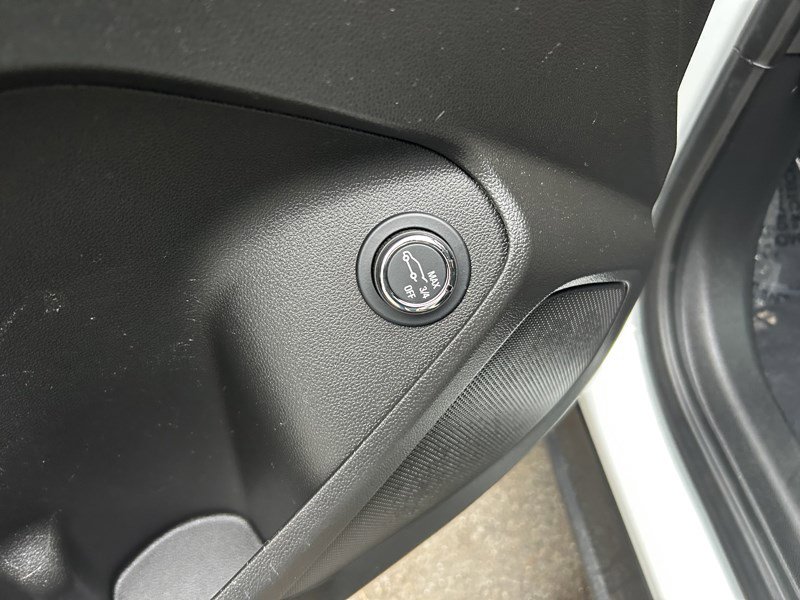 Used 2025 Chevrolet TrailBlazer LT w/ Convenience Package image 9